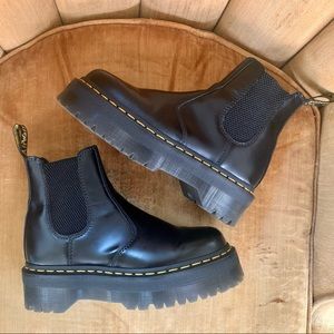 Dr. Martens 2976 Chelsea Quad boots